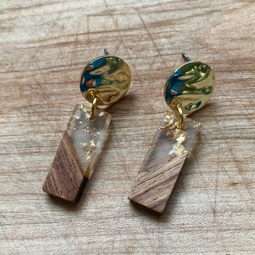 ⭐️ Wood Gold Fleck Resin Hanging Earrings